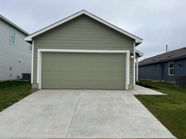 Photo - 13819 Llama Pl