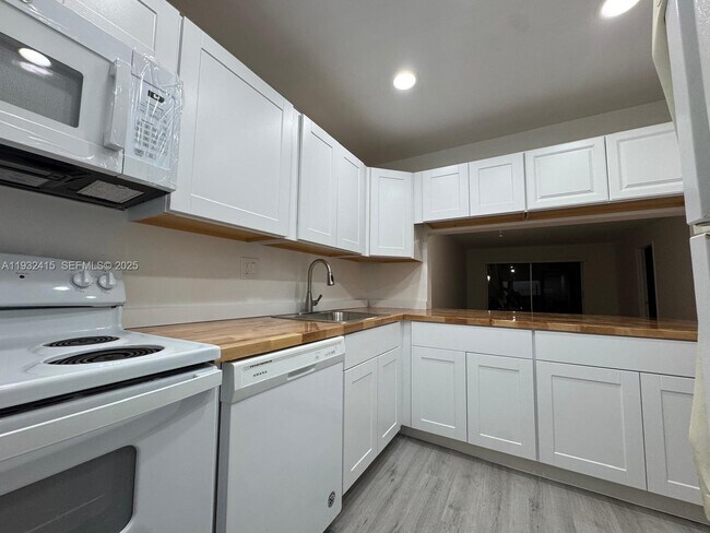 Photo - 8051 S Colony Cir Unidad 210