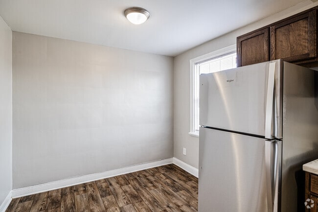 2BR, 1BA - 783SF - Kitchen/Dining