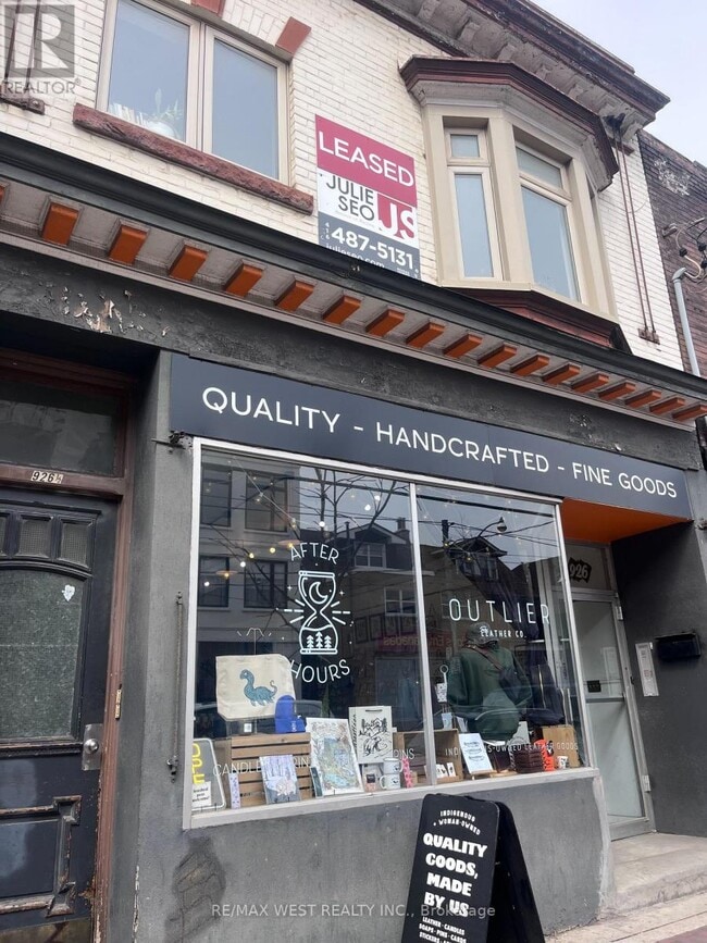 Photo - 926 College St