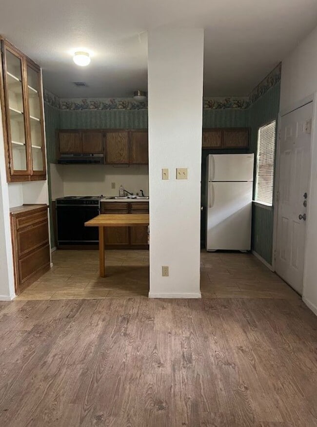 Photo - PRE LEASE CONDO FOR FALL 2026 - W/D Included