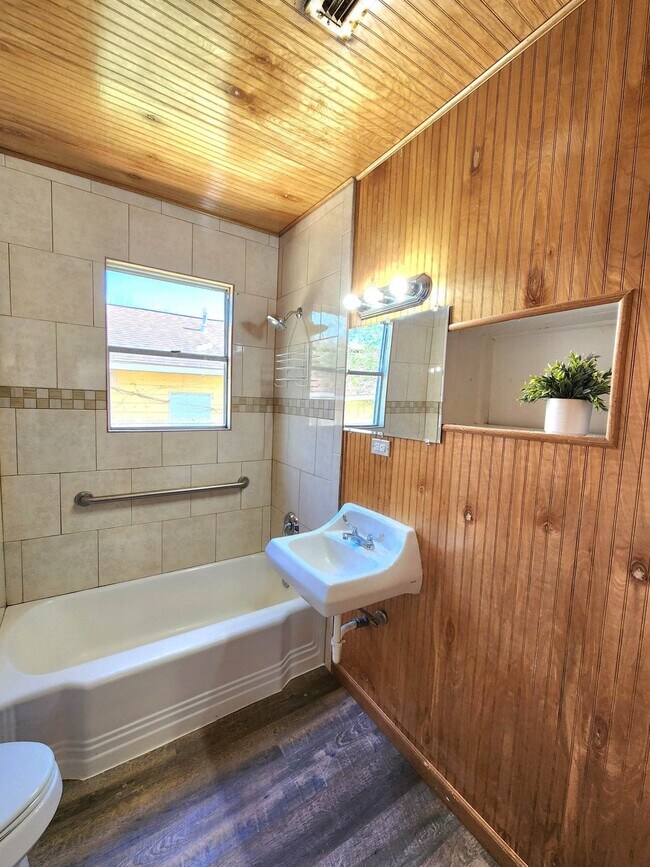 Photo - 6903 Palestine St