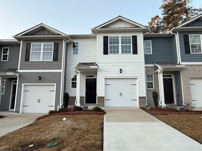 Building Photo - 3 Bedroom, 2.5 Bathroom- Townhouse in Armuchee!!