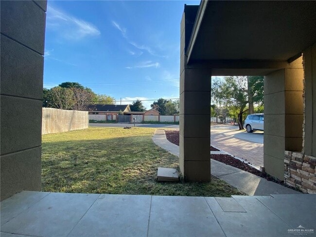 604 W Hackberry Ave