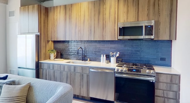 Photo - 1645 W Ogden Ave Unidad 653