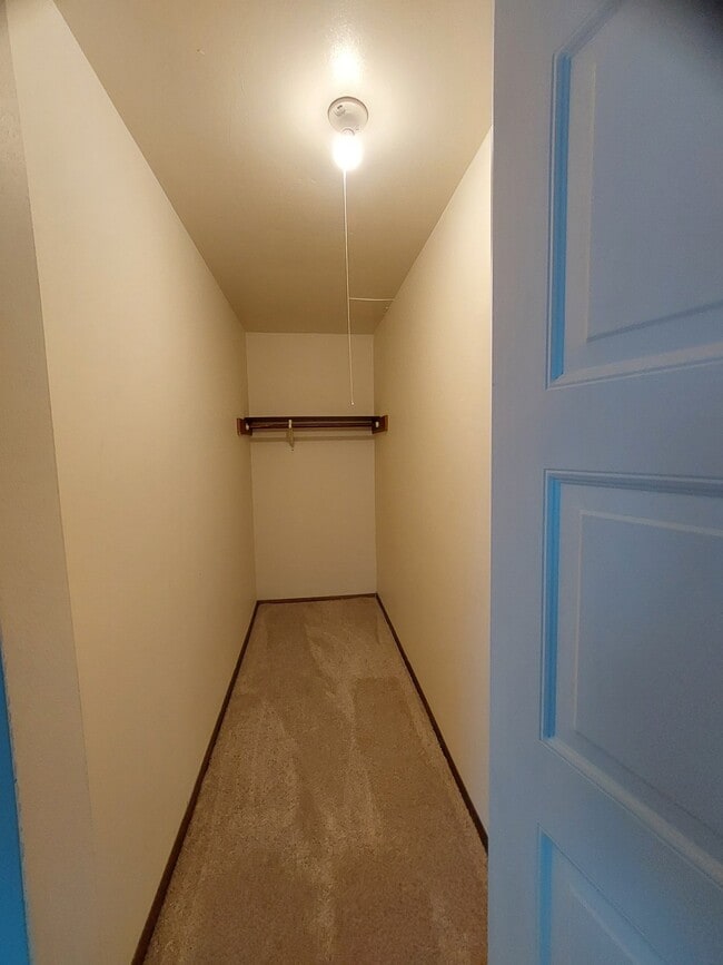 Building Photo - 519 Sunnyslope Dr