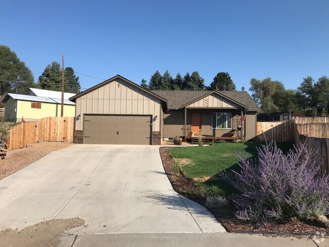 Building Photo - Beautiful Single Family Home