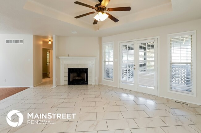 Photo - 820 NE Aaron Dr