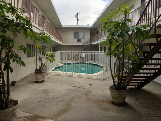 Photo - 657 W Milford St Apartment Unit 10