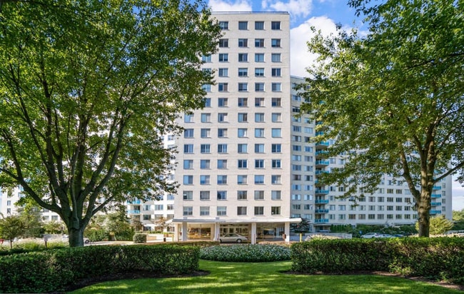 Building Photo - 2/2 Gem in Grosvenor Park! Unit 406