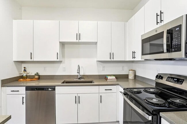 Photo - 1161 E O'Neil Dr