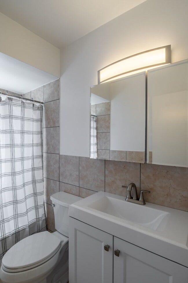 Photo - Elmhurst Deluxe One Bedroom Apartment Unit 150-12B