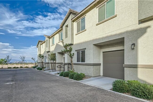 Photo - Beautiful townhome with amazing amenities,  convenience in a desirable community.
