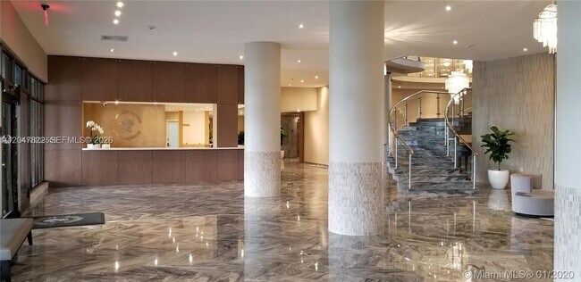 Building Photo - 5401 Collins Ave Unit 311