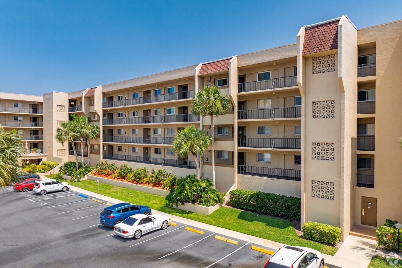90 S Highland Ave Tarpon Springs, FL - Lake Tarpon Sail Condos