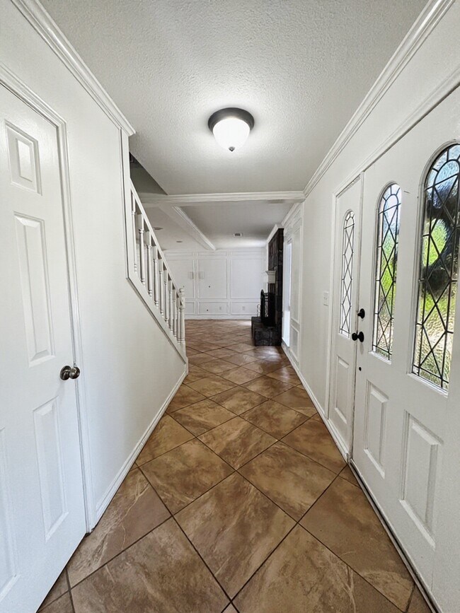3934 Cypress Lake Dr