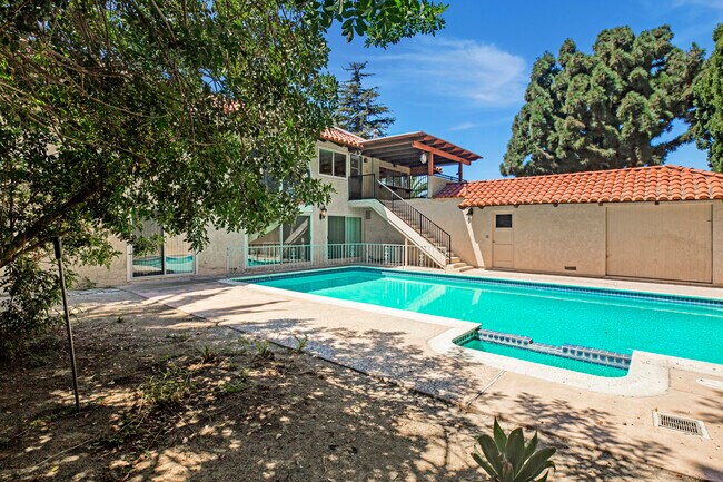 Photo - 1731 La Loma Dr Casa