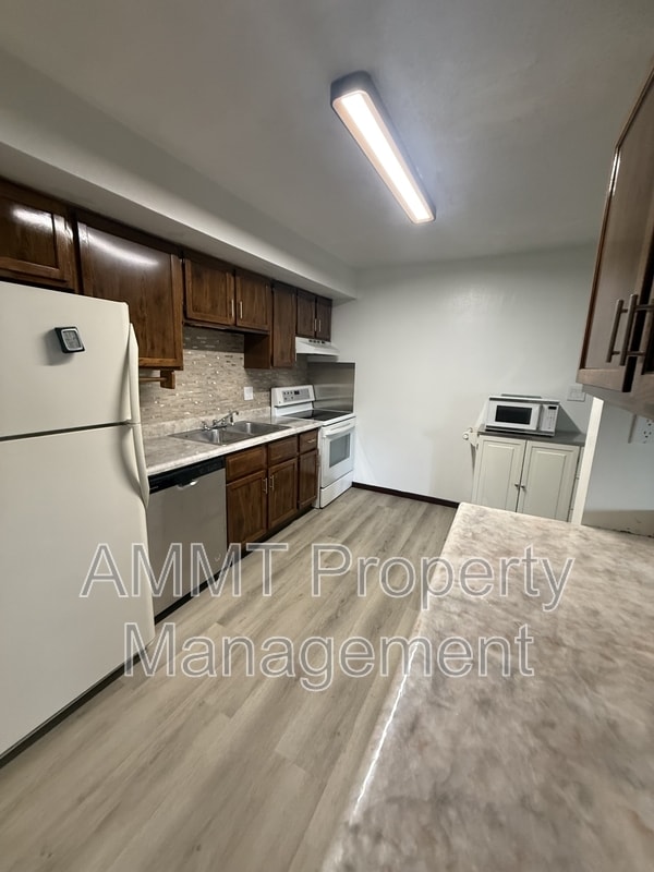 Photo - 608 S Garnavillo St Unit 1