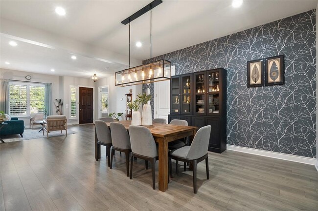 Photo - 225 Escarpment Wy