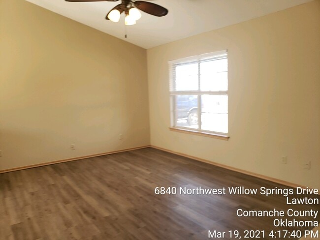Photo - 6840 NW Willow Springs Dr
