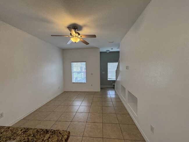 Photo - "Charming Tampa Retreat: Stylish 2-Bedroom with Granite Finishes & Guest Suite!"
