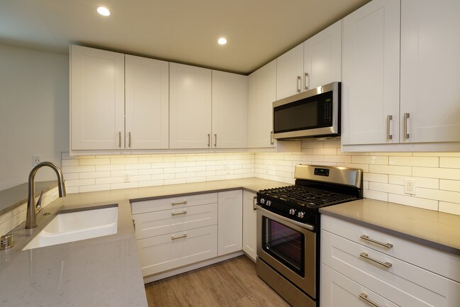 Photo - 5017 Cahuenga Blvd