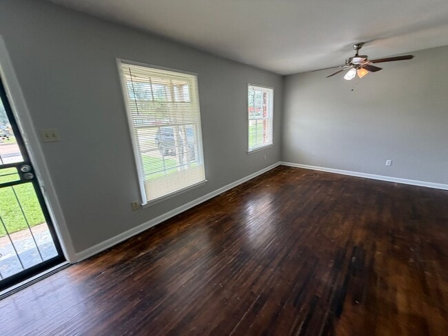 Photo - 344 E Shelby Dr
