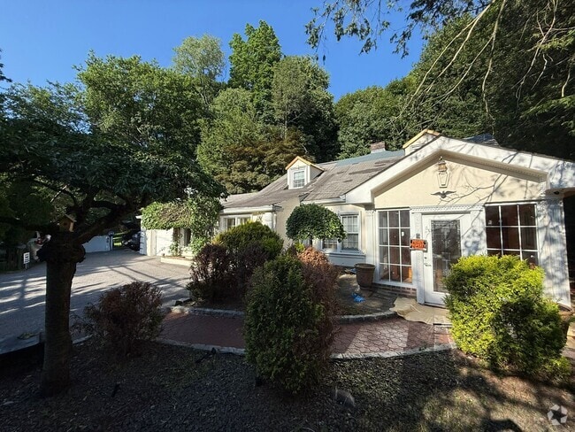 Building Photo - 445 W Hartsdale Ave Rental