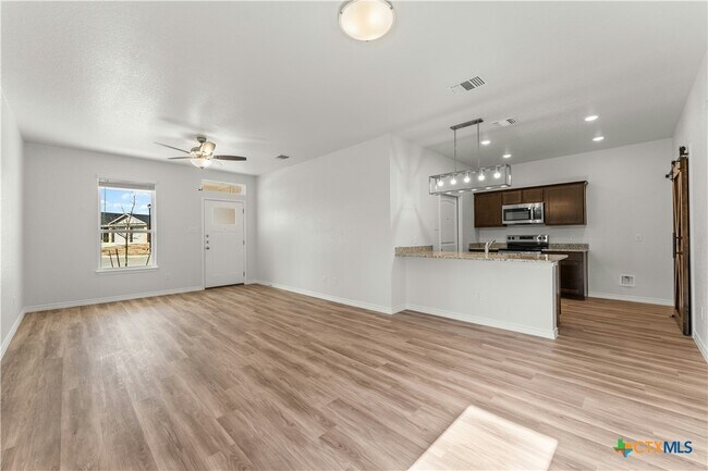 Photo - 1118 B Zora Dr