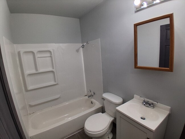 Photo - 1497 Fairchild-E