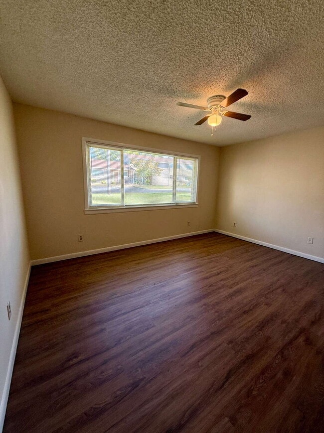 Building Photo - 2BR/1BA Condo in Greenbrier Unit 7