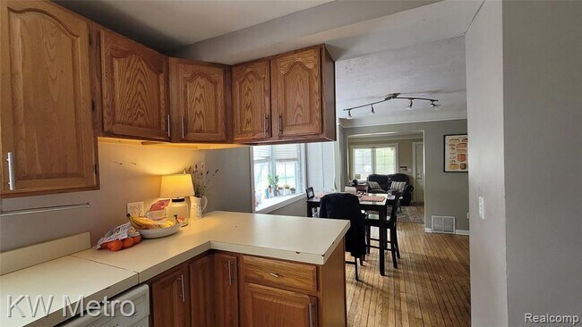 Photo - 1525 Wyandotte Ave