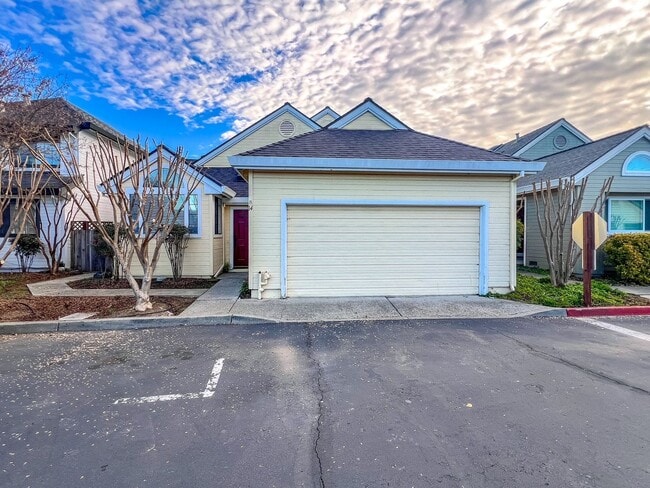 Building Photo - Updated Three Bedroom Home in the Heart of Napa