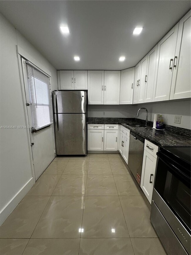 Building Photo - 3475 N Country Club Dr Unit 315