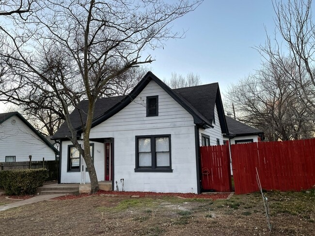 704 Williams Ave