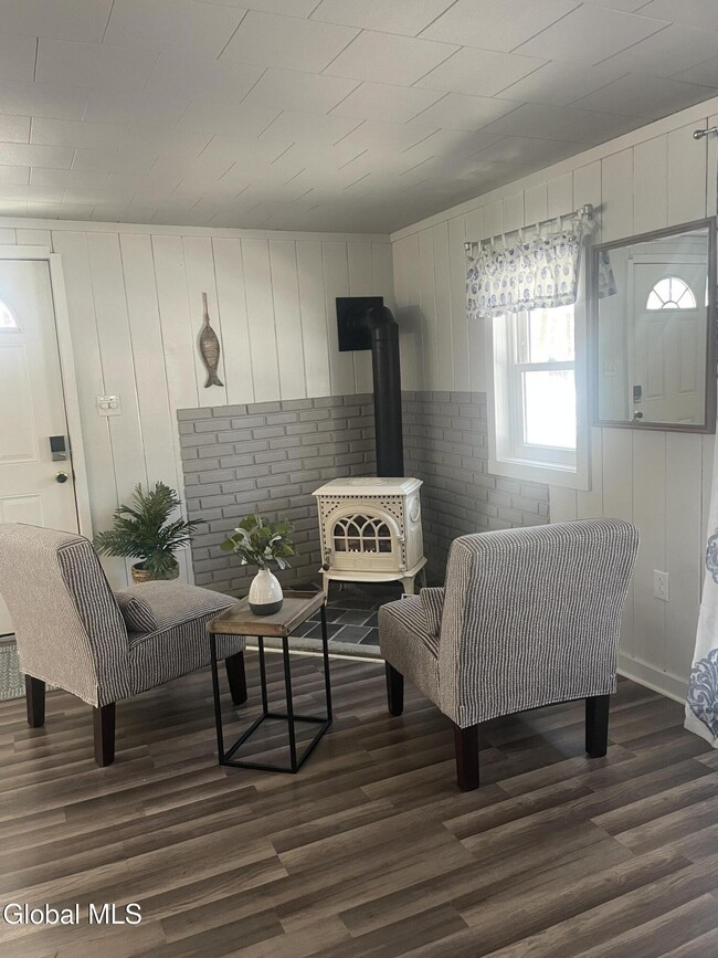 Photo - 123 Circle Dr