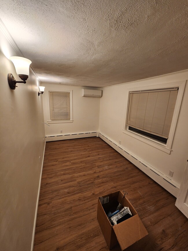 room for rent looking in