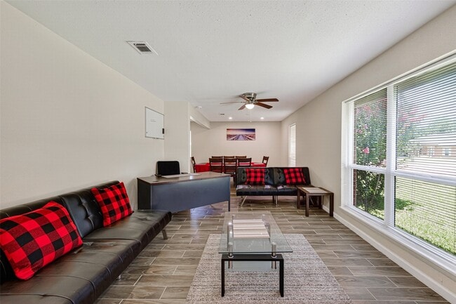 Photo - 13629 Lynnwood Ln