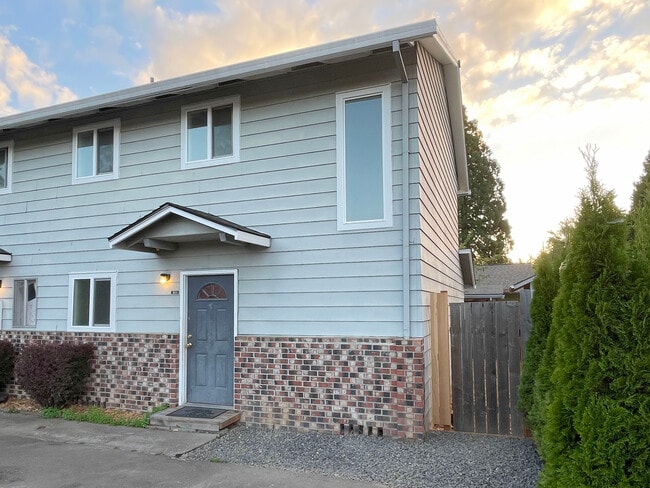 Building Photo - 851 SE 13th Ave