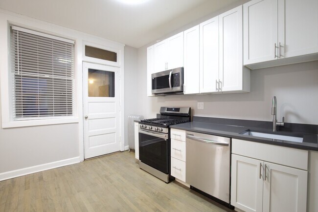 Photo - 1454 W Winnemac Ave Unit W4