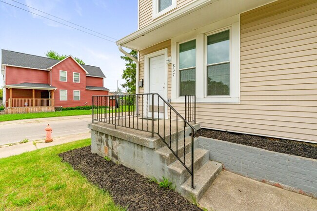 Photo - 837 Campbell Ave Casa Adosada