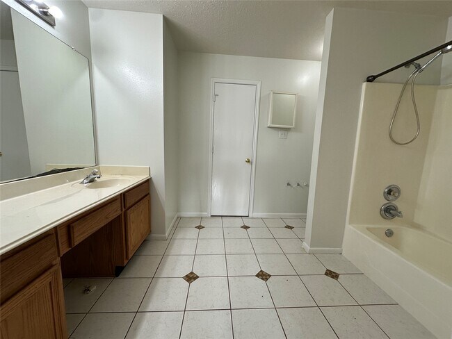 Photo - 16030 Clayton Green Dr