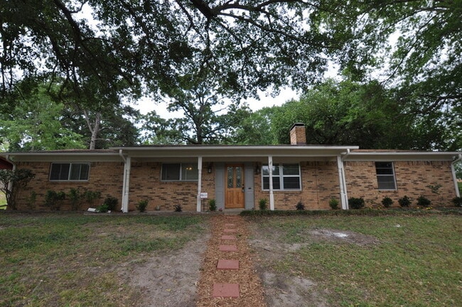 Photo - Tour Today! 3 bedroom in the heart of Sout...