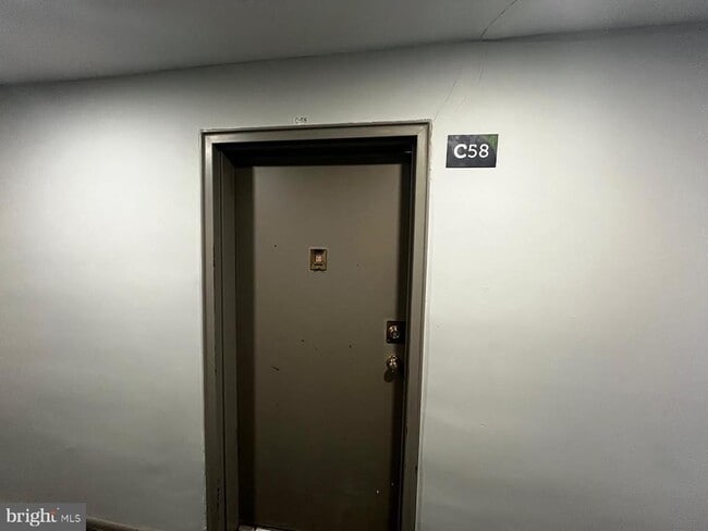 Building Photo - 91 Oak St Unit C58