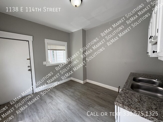 Photo - 1138 E 114th St