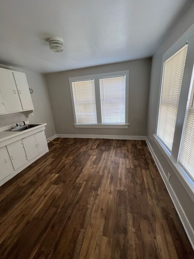 Photo - Adorable One Bedroom Duplex! Unit 609 EN15th Apt B