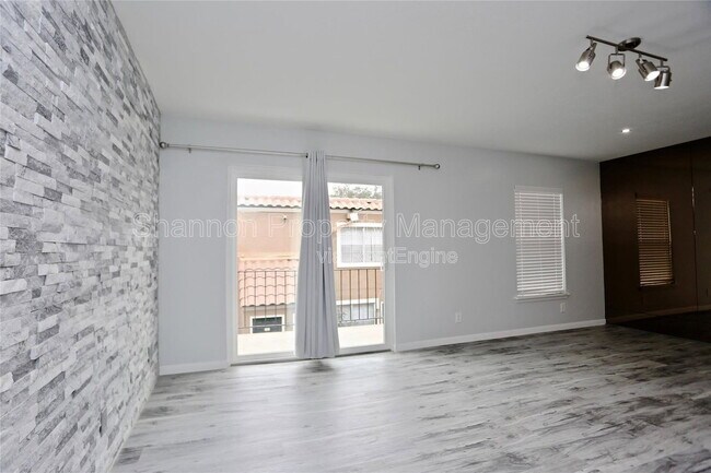 Photo - 2824 Briarhurst Dr Unit Apartment 16