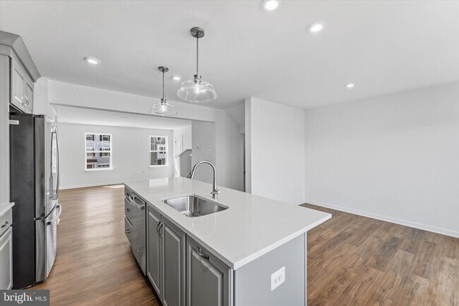 505 Fontana Cir