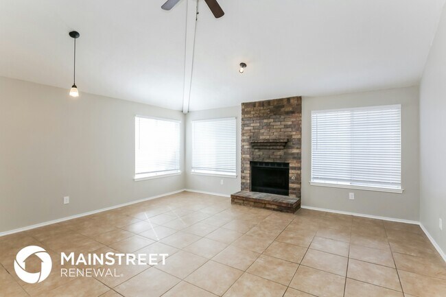 Photo - 304 Meadowglen Dr