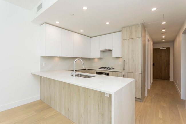 Photo - 313-423 6th St Unit 313